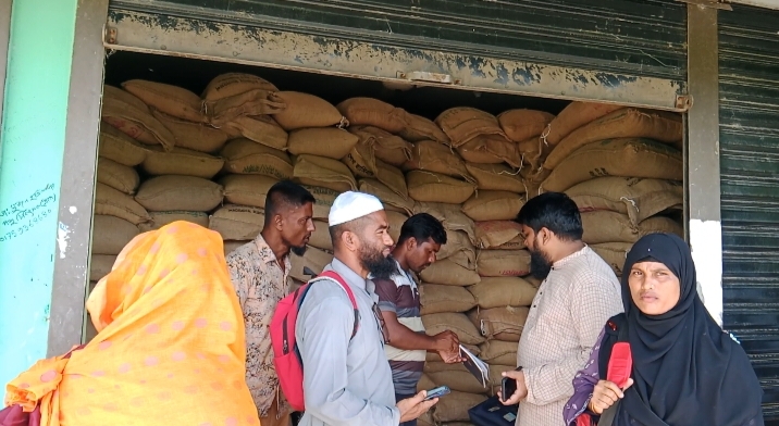 পটুয়াখালীর কলাপাড়ায় জেলেদের  চাল চুরির অভিযোগ চেয়ারম্যান বাবুল মাষ্টার’র বিরুদ্ধে।  