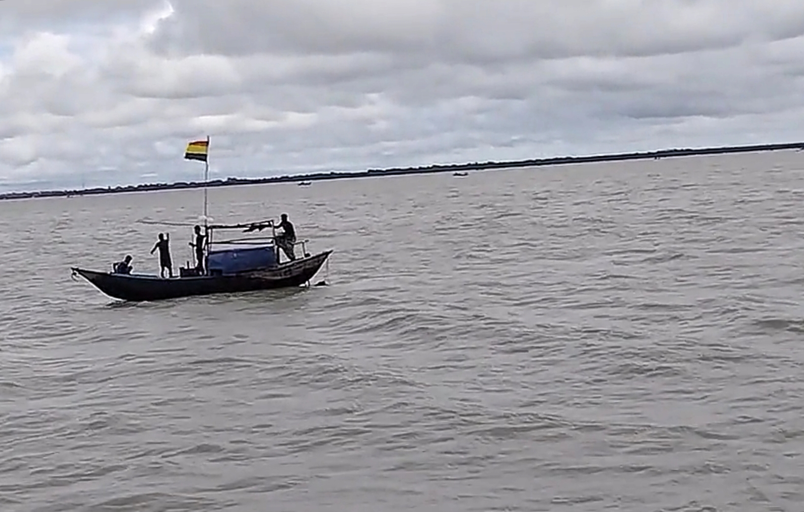 উত্তরপশ্চিম বঙ্গোপসাগরে লঘুচাপ, পায়রা বন্দরে ০৩ নম্বর সতর্ক সংকেত।