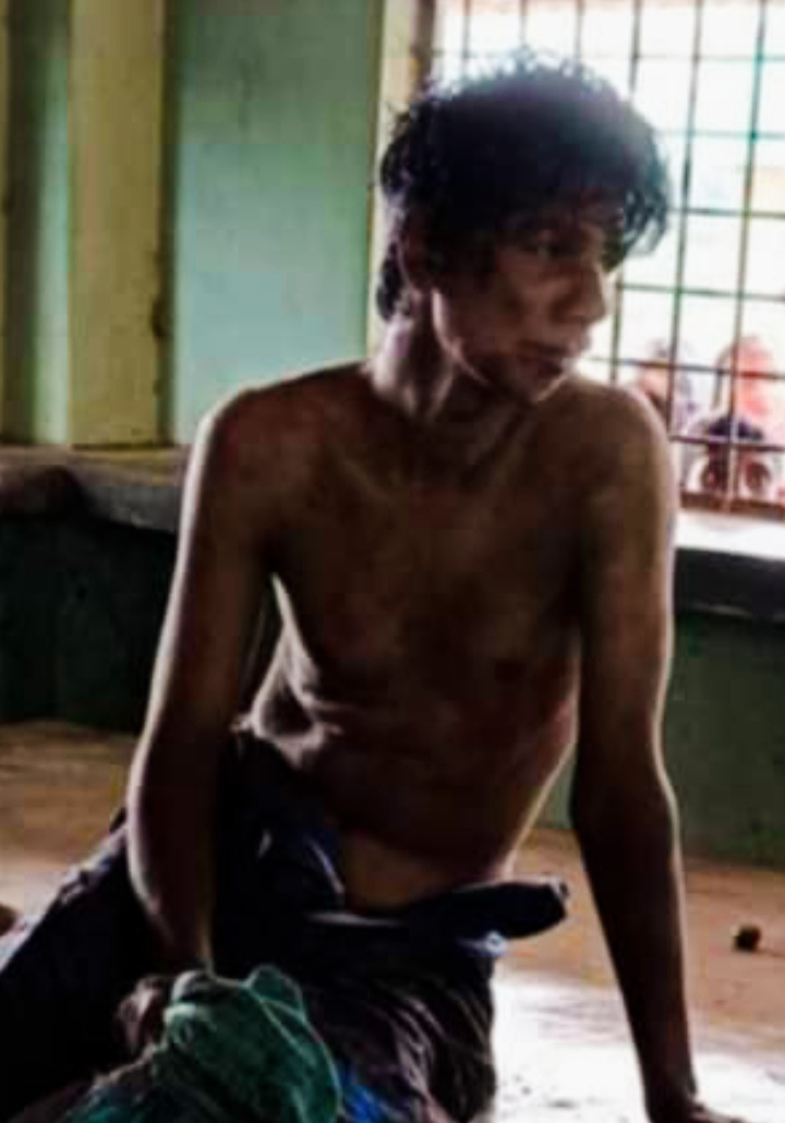 কাশিয়ানীতে ছেলে ধরা সন্দেহে ধরে পুলিশের সোপর্দ করে স্থানীয়রা। 