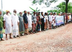 কুয়াকাটায় প্রকাশ্যে পিটিয়ে হত্যাকারীদের  গ্রেফতার ও শাস্তির দাবিতে এলাকাবাসীর মানববন্ধন।।