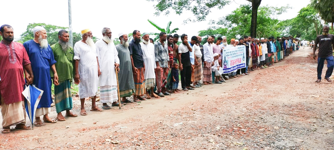 কুয়াকাটায় প্রকাশ্যে পিটিয়ে হত্যাকারীদের  গ্রেফতার ও শাস্তির দাবিতে এলাকাবাসীর মানববন্ধন।।