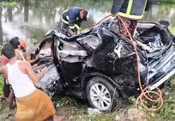 কুমিল্লায় প্রাইভেটকার নিয়ন্ত্রণ হারিয়ে গাছের সঙ্গে ধাক্কা, নিহত ৩