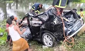 কুমিল্লায় প্রাইভেটকার নিয়ন্ত্রণ হারিয়ে গাছের সঙ্গে ধাক্কা, নিহত ৩