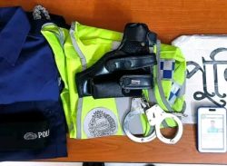 কাশিয়ানীতে ডিবি পুলিশ পরিচয়ে ডাকাতির প্রস্তুতিকালে ৬ ডাকাতকে আটক করে পুলিশে দিয়েছে স্থানীয় জনতা।