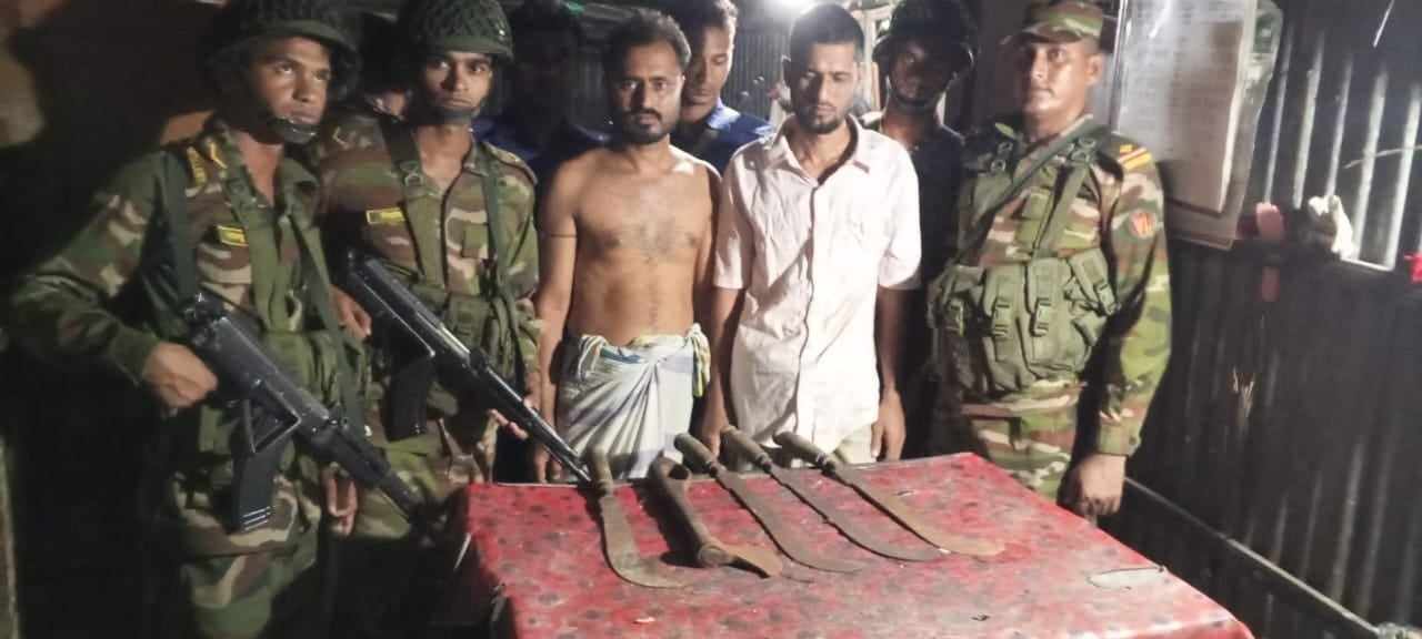 বাউফলে সেনাবাহিনীর যৌথ অভিযানে গ্রেফতার ২ জন।
