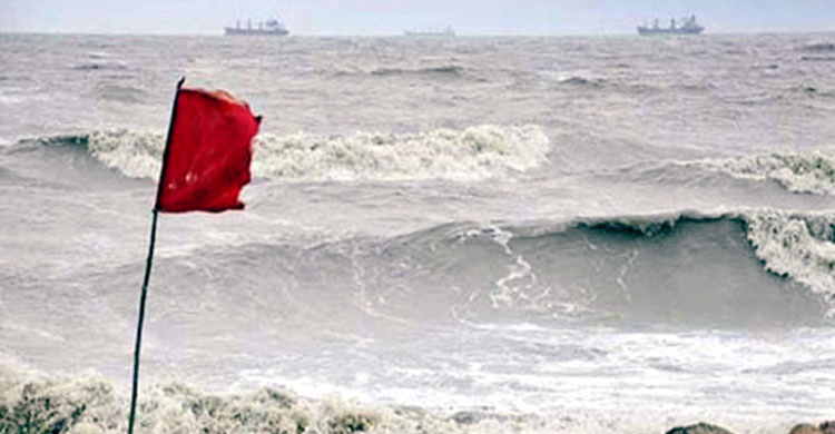 বঙ্গোপসাগরে গভীর নিম্নচাপ, সতর্ক সংকেত বহাল।