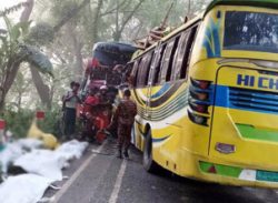 ফরিদপুরে দুই বাসের মুখোমুখি সংঘর্ষে নিহত ৫, আহত ২৭