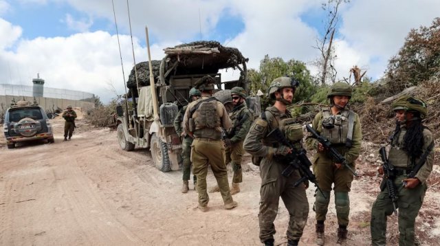 এবার লেবাননে জাতিসংঘের প্রধান ফটক গুঁড়িয়ে দিলো ইসরাইল