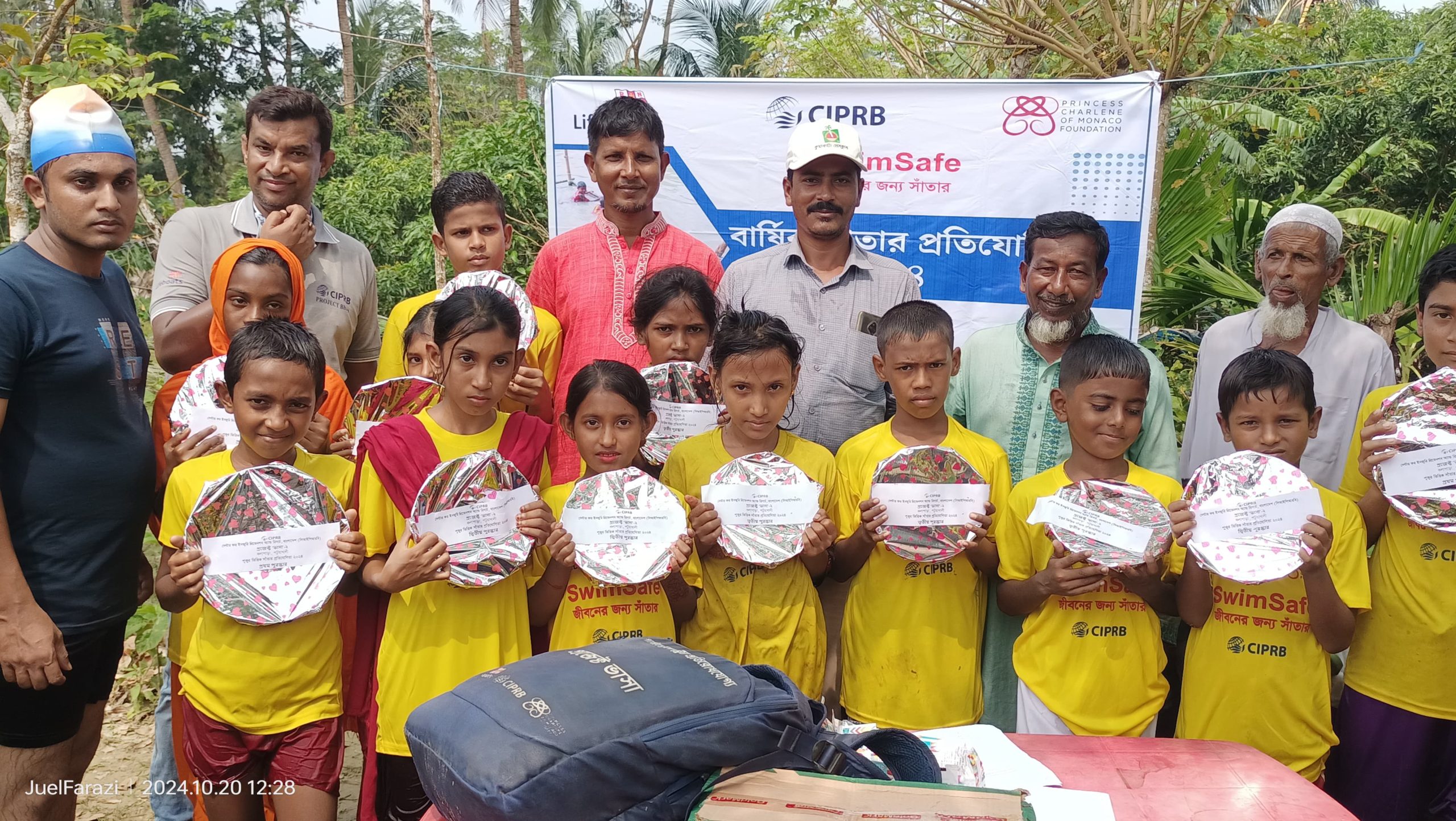উপকূলের শিশুদের সাঁতার প্রশিক্ষণ শেষে প্রতিযোগিতা।