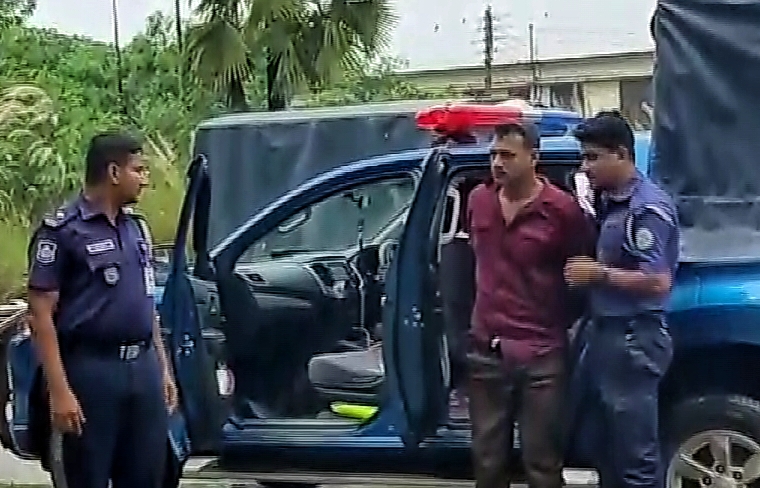 ডাকাত বাহিনীর প্রধান ২০মামলার আসামী জুয়েল মৃধা গ্রেপ্তার 