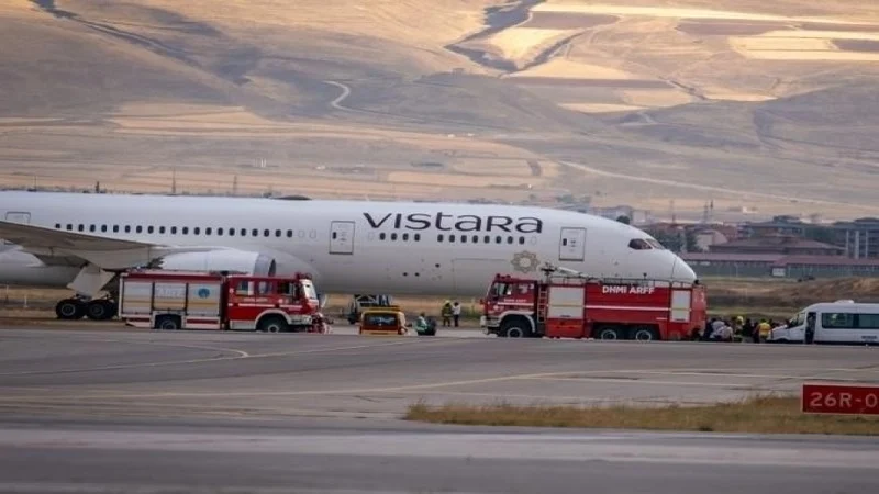 মাঝ আকাশে বোমাতঙ্ক, নিউইয়র্কগামী ফ্লাইটের জরুরি অবতরণ