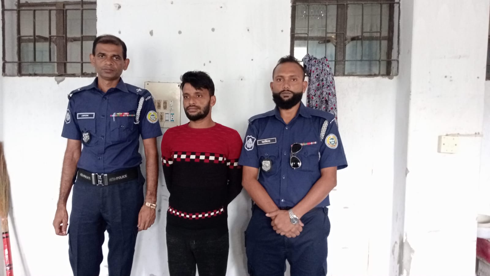 মহিপুরে ১০ পিস ইয়াবা সহ গ্রেফতার -১