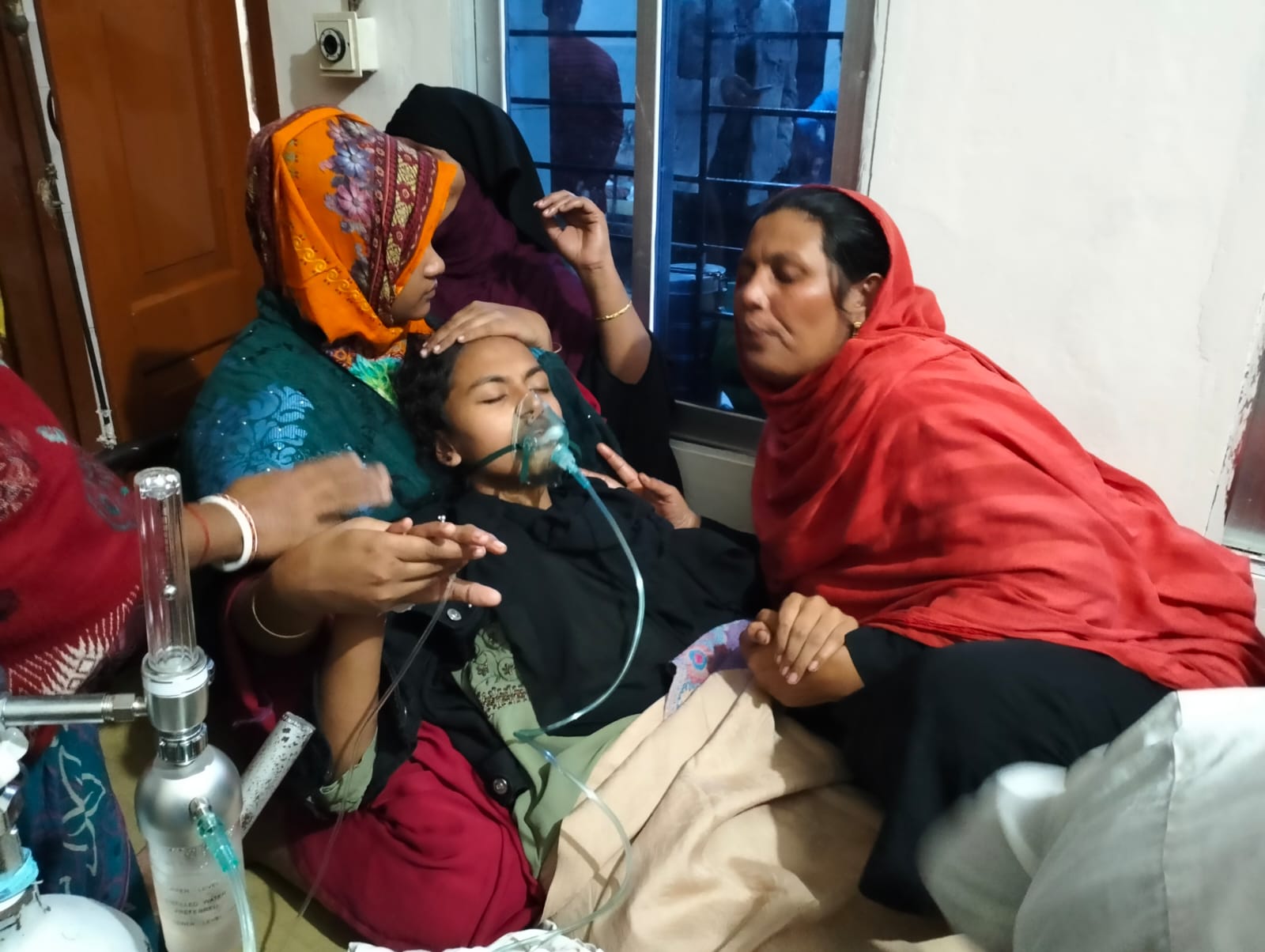 কলাপাড়ায় কোচিংএ পড়া অবস্থায় নয় শিক্ষার্থী অসুস্থ হয়ে হাসপাতালে ভর্তি। 