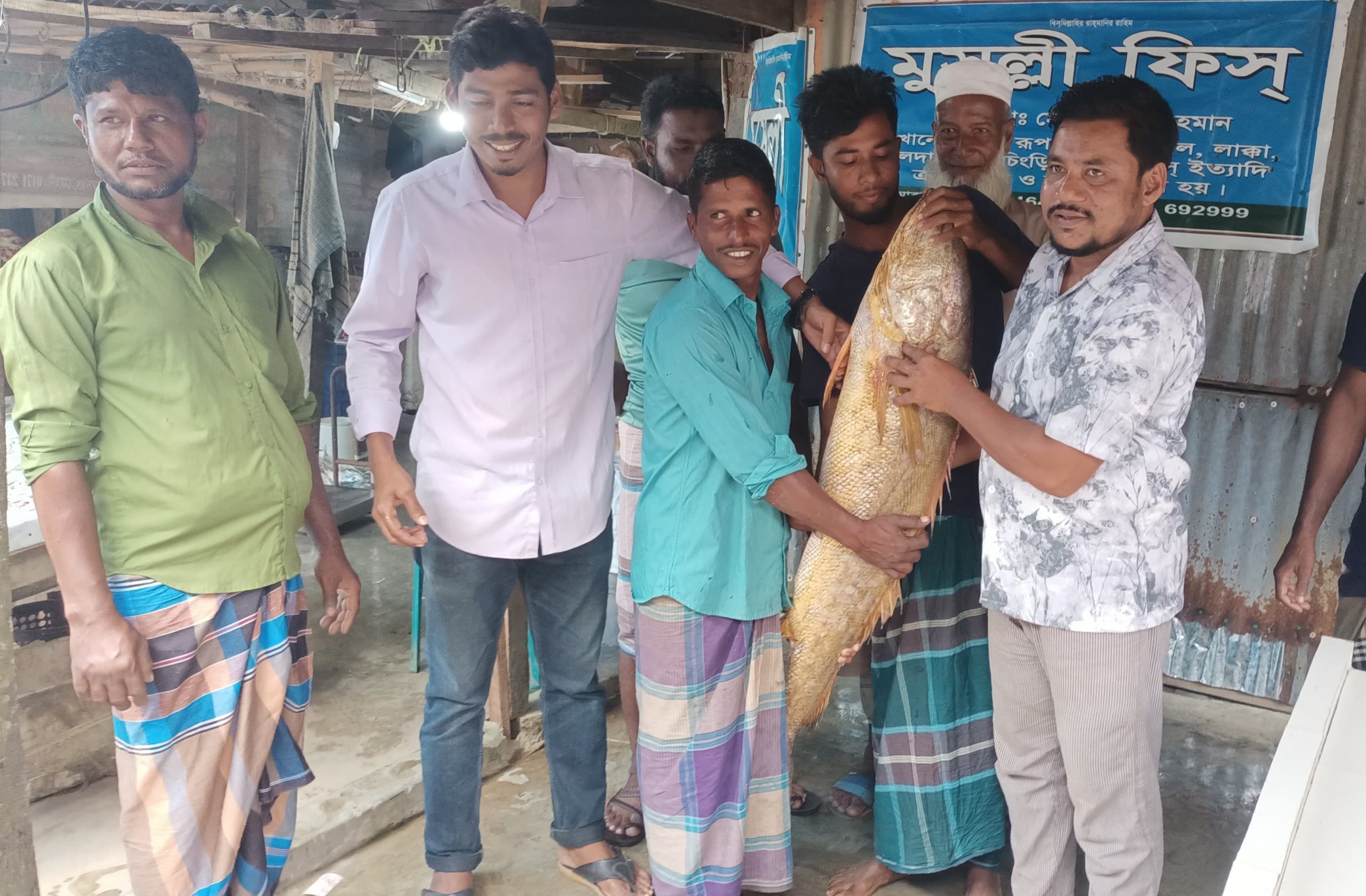 কুয়াকাটায় জেলের জালে ১৪ কেজি ওজনের পোয়া মাছ।।
