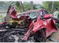 বাগেরহাটের মোল্লাহাটে প্রাইভেট কার নিয়ন্ত্রণ হারিয়ে গাছের সাথে ধাক্কা লেগে চালক সহ নিহত ২।
