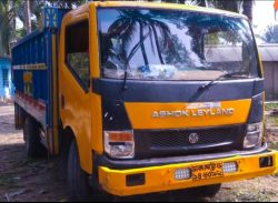 মোল্লাহাটের জয়ডিহি বাজার এলাকা থেকে গরু চুরির চেষ্টাকালে ট্রাক জব্দ।