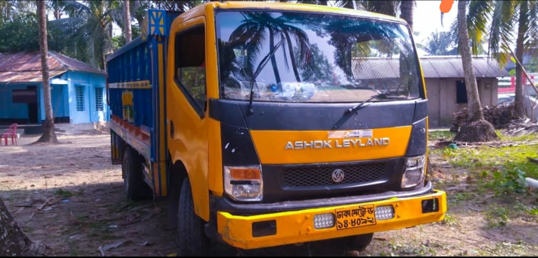 মোল্লাহাটের জয়ডিহি বাজার এলাকা থেকে গরু চুরির চেষ্টাকালে ট্রাক জব্দ।