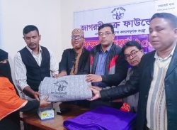 মোল্লাহাট জাগরণী চক্র ফাউন্ডেশনের কম্বল বিতরণ।
