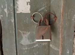 শিক্ষকদের অবরুদ্ধ করে শিক্ষার্থীদের মানববন্ধন ও বিক্ষোভ মিছিল।।