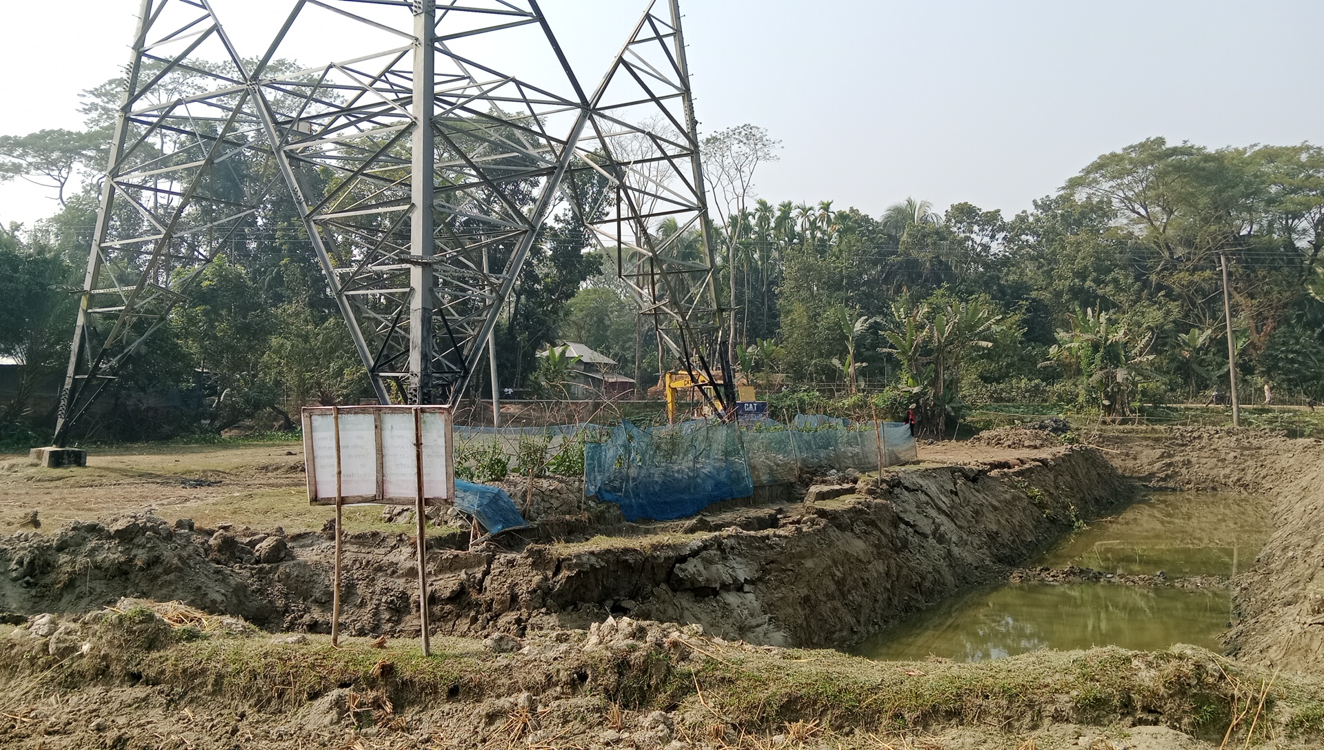 পটুয়াখালীতে প্রশাসনের নিরব ভূমিকায়, চলছে  ফসলি জমির মাটি কাটার মহােৎসব!