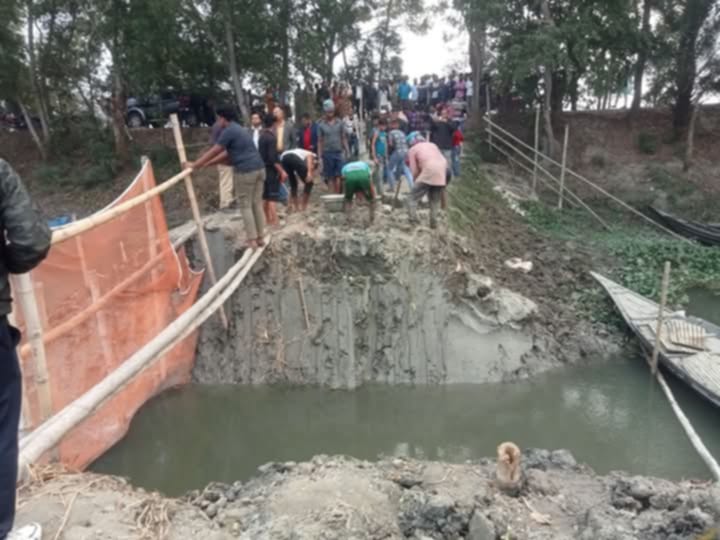 কাশিয়ানীতে বাঁধ অপসারণ করে সরকারি খাল দখলমুক্ত করলো প্রশাসন