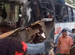 গোপালগঞ্জের কাশিয়ানীতে  বাস ও কাভার্ডভ্যানের  সংঘর্ষে  নিহত ১ আহত ১২