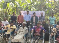 মোল্লাহাটে প্রতিবন্ধীদের মাঝে হুইলচেয়ার বিতরণ।