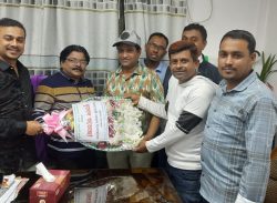 ফুলেল শুভেচ্ছায় সিক্ত “স্পন্দন কলাপাড়া’র দাতা সদস্য কাজী নজরুল ইসলাম।। 