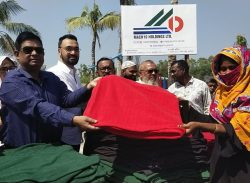 কুয়াকাটায় রোটারি ক্লাব অব ঢাকা ফোর্টের শীতবস্ত্র বিতরণ।।