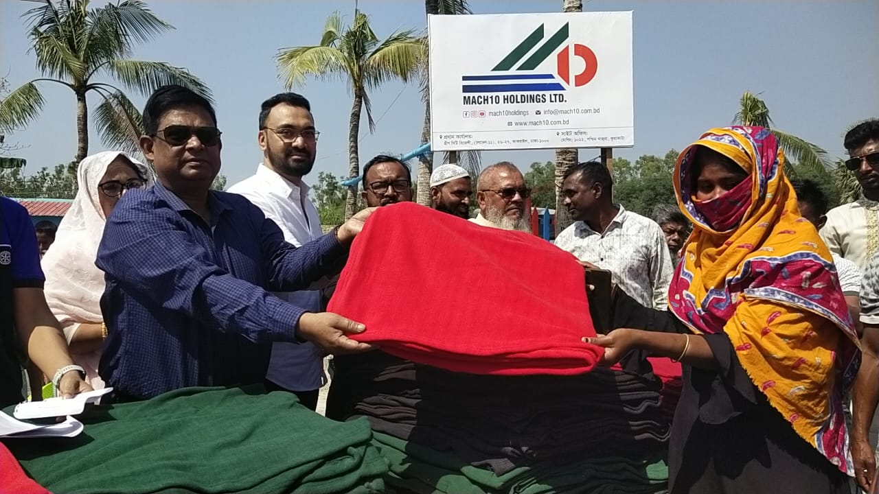 কুয়াকাটায় রোটারি ক্লাব অব ঢাকা ফোর্টের শীতবস্ত্র বিতরণ।।