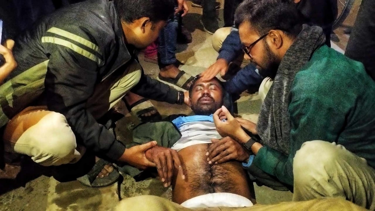 ত্রিশালে নজরুল বিশ্ববিদ্যালয়ে বঙ্গমাতার নামফলক ভাঙতে গিয়ে দুর্ঘটনায় আহত শিক্ষার্থী