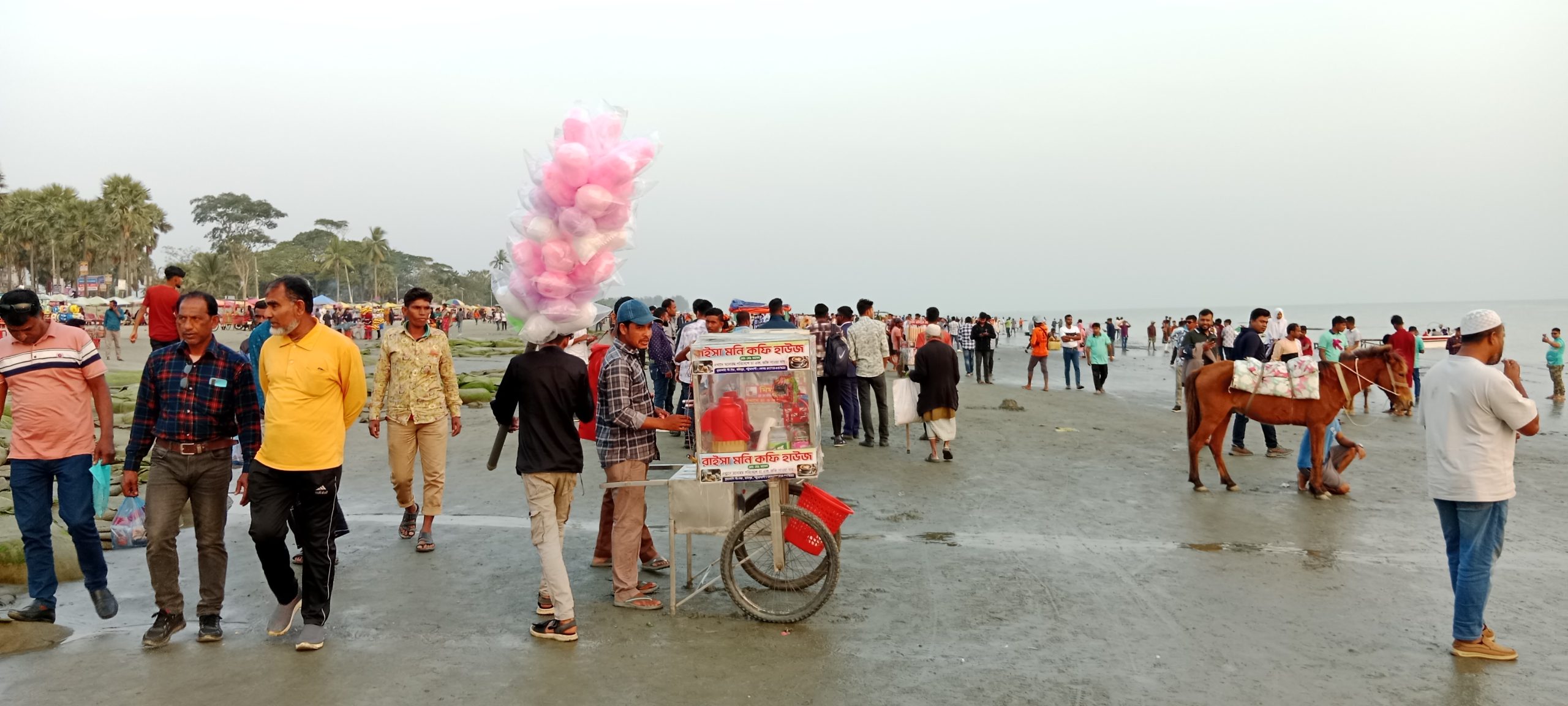 বসন্ত ও ভালোবাসা বরনে কুয়াকাটা সৈকতে পর্যটক মেলা।।