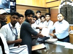 কলাপাড়া স্বাস্থ্য প্রশাসক ডা.লেলিনের অপসারণ ও শাস্তির দাবিতে স্মারকলিপি প্রদান।।