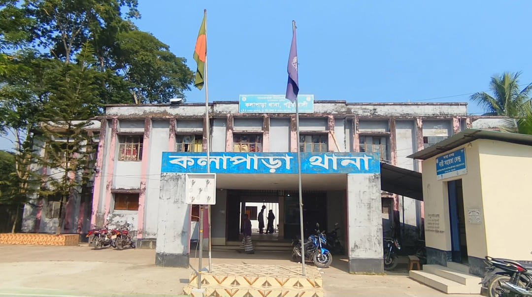 কলাপাড়ায় এক রাতে চার বাড়ীতে চুরি।। আতংকে মানুষ।।