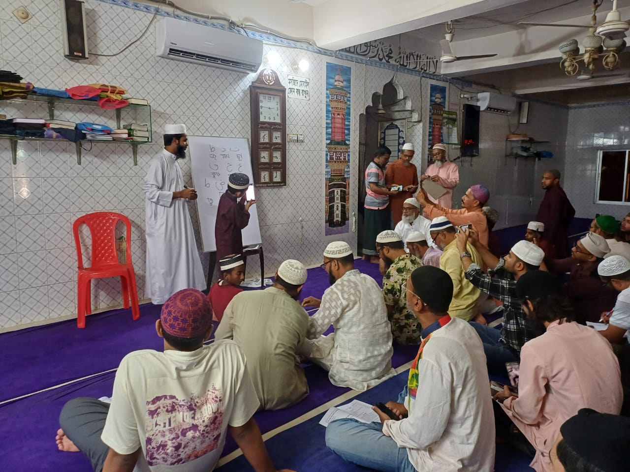 কলাপাড়ায় বয়স্ক পেশাজীবীদের ১৫ দিনের কুরআন শিক্ষা কার্যক্রম।।