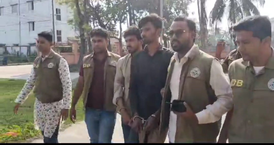 কন্টেন্ট ক্রিয়েটর কাফির বসতবাড়ি পুড়িয়ে দেয়ার ঘটনায় ছাত্রলীগের দুই কর্মী গ্রেফতার।।