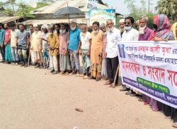 কলাপাড়ায় ধর্ষণচেষ্টায় অভিযুক্ত বৃদ্ধের মুক্তির দাবিতে এলাকাবাসীর মানববন্ধন ও বিক্ষোভ সমাবেশ।।
