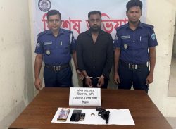 লক্ষ্মীপুরের চন্দ্রগঞ্জে অস্ত্রসহ তালিকাভূক্ত সন্ত্রাসী মনোয়ার গ্রেফতার