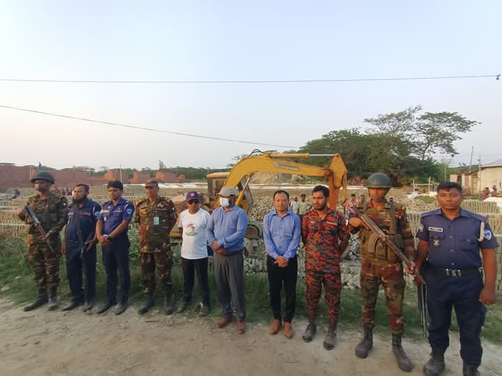 লক্ষ্মীপুরের রামগতিতে চার ইটভাটায় অভিযান, সাড়ে দশ লাখ টাকা জরিমানা