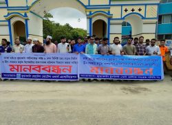 চীনের বিশেষায়িত হাসপাতাল ও ৬ লেন রাস্তার দাবীতে কুয়াকাটায় মানববন্ধন।। 