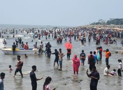 লাখো পর্যটকের সমাগম কুয়াকাটা সমুদ্র সৈকতে। শতভাগ হোটেল মোটেল বুকিং।।