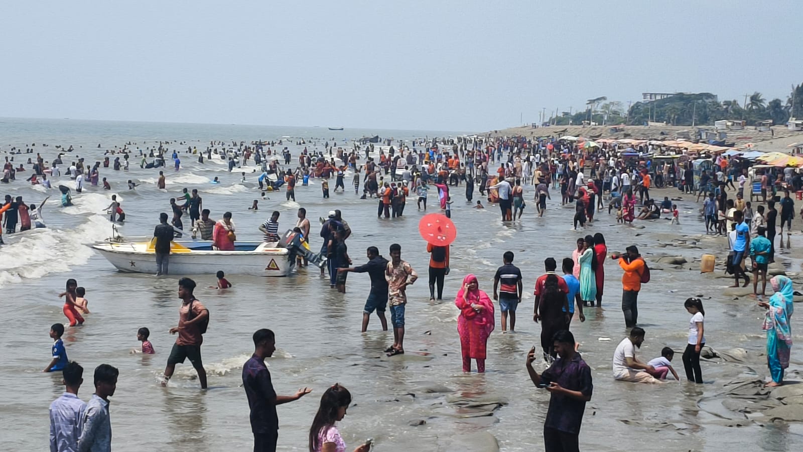 লাখো পর্যটকের সমাগম কুয়াকাটা সমুদ্র সৈকতে। শতভাগ হোটেল মোটেল বুকিং।।