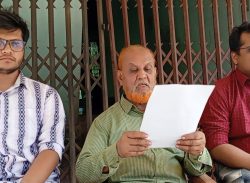 মোল্লাহাটে নিরাপত্তার চেয়ে অবসরপ্রাপ্ত সরকারি কর্মকর্তার সংবাদ সম্মেলন।