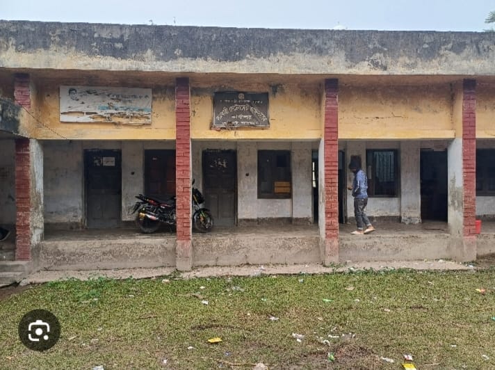 মোল্লাহাট সেটেলমেন্ট অফিসারের বিরুদ্ধে ভূমি জরিপ বাণিজ্যের অভিযোগ।