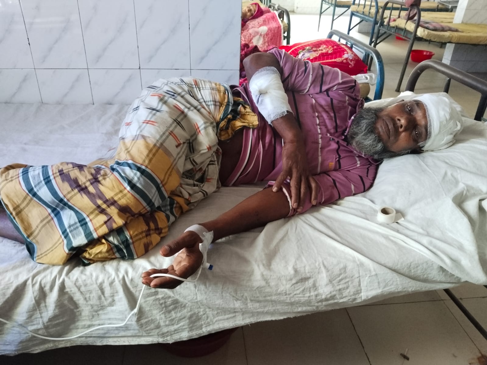 কলাপাড়ায় শ্রমিকলীগ, ছাত্রলীগ ও স্বেচ্ছাসেবক দল নেতার হামলায় গুরুতর আহত-৩।।