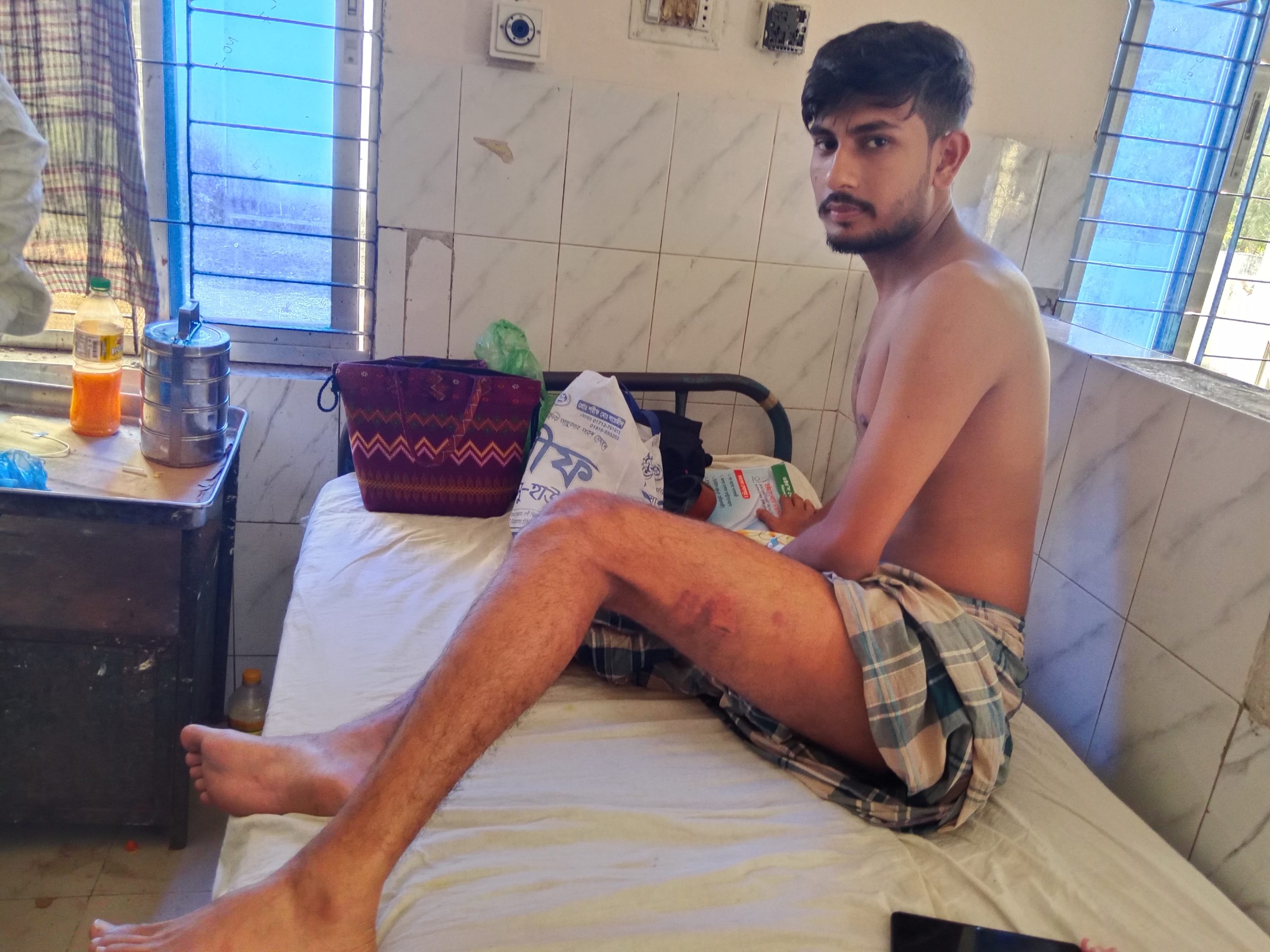 কলাপাড়ায় যুবককে পেটালেন সেনা সদস্য।। থানায় অভিযোগ।। 