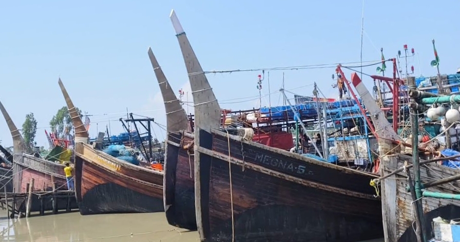 ভারতের সাথে মিল রেখে মধ্যরাত থেকে বঙ্গোপসাগরে মাছ ধরার ৫৮ দিনের নিষেধাজ্ঞা।।