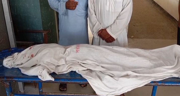 কলাপাড়ায় পর্যটকবাহী মাইক্রোবাসের চাপায় শিশু নিহত/