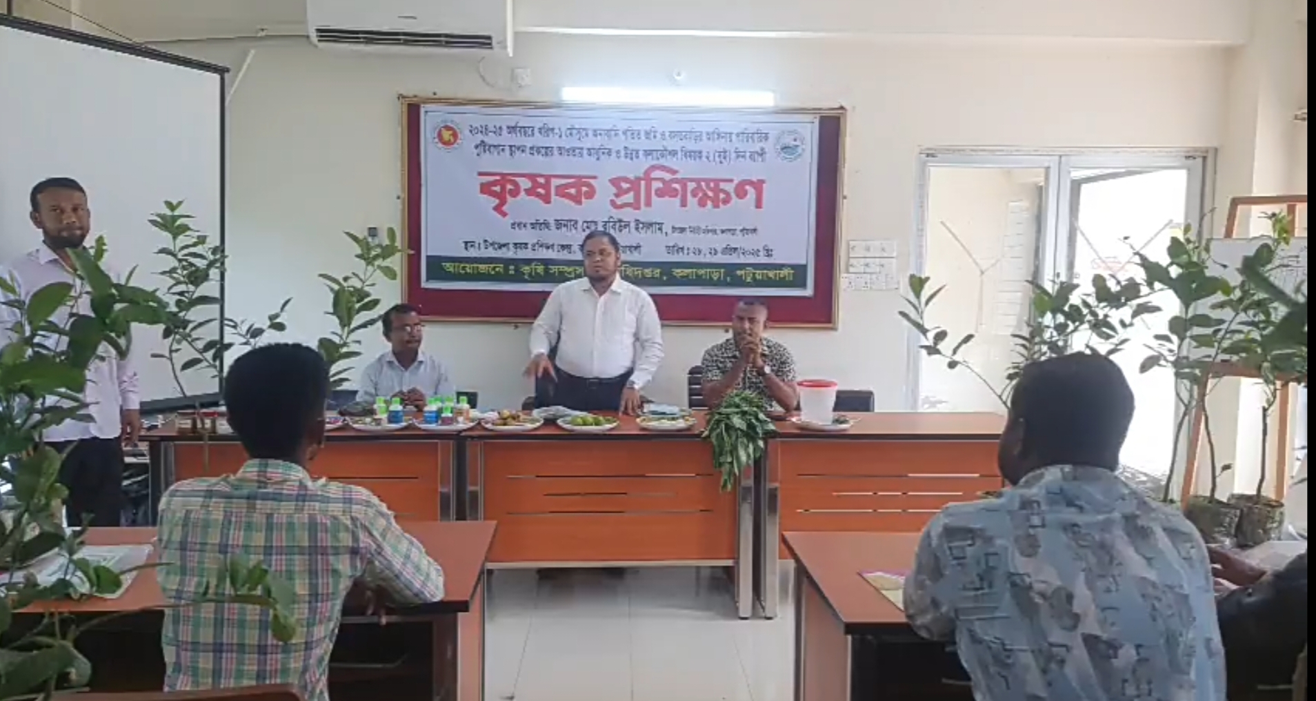 কলাপাড়ায় পতিত জমি ও বসতবাড়ির আঙ্গিনায় পুষ্টিবাগান বিষয়ক প্রশিক্ষণ