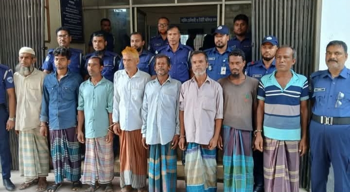 লক্ষ্মীপুরে হ্যান্ডকাপসহ আ.লীগ নেতাকে ছিনিয়ে নেওয়ার ঘটনায় গ্রেপ্তার ৯,এএসআই ক্লোজড